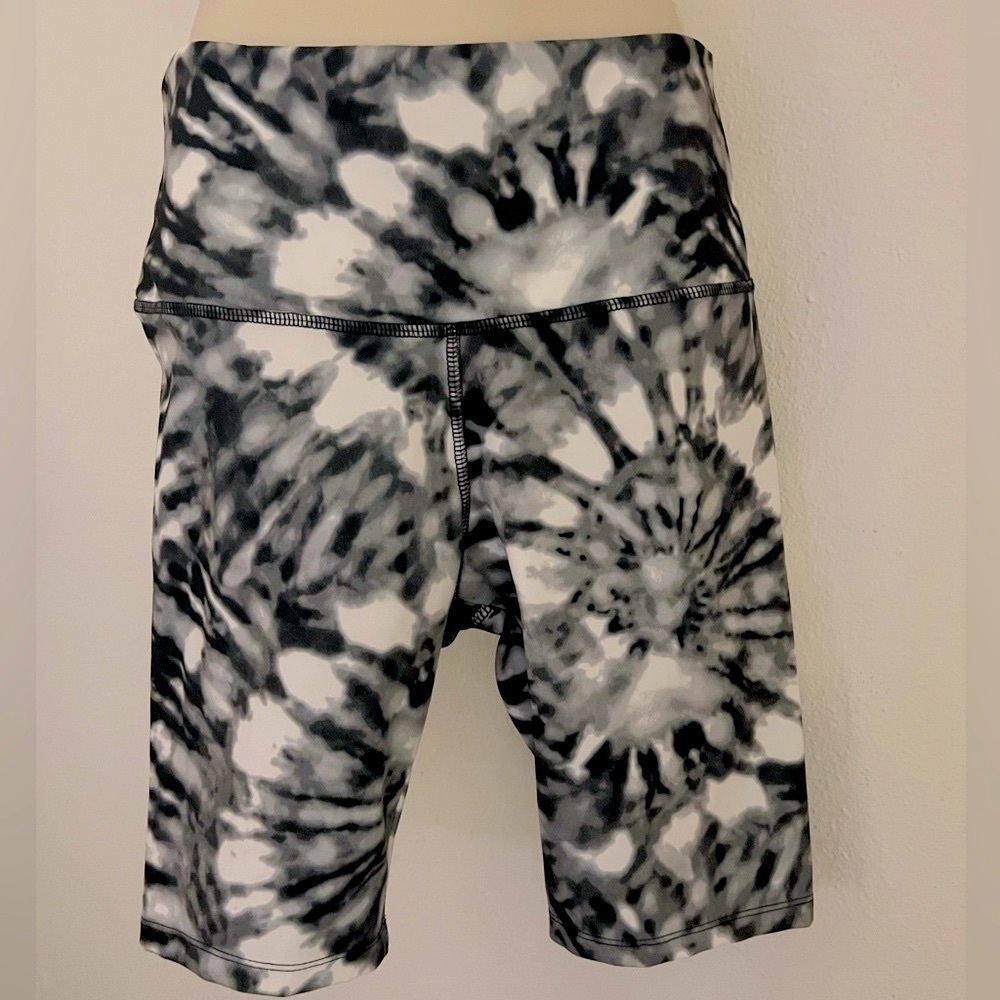 Md size women’s DANSKIN bike shorts… brand new without tags and never worn…